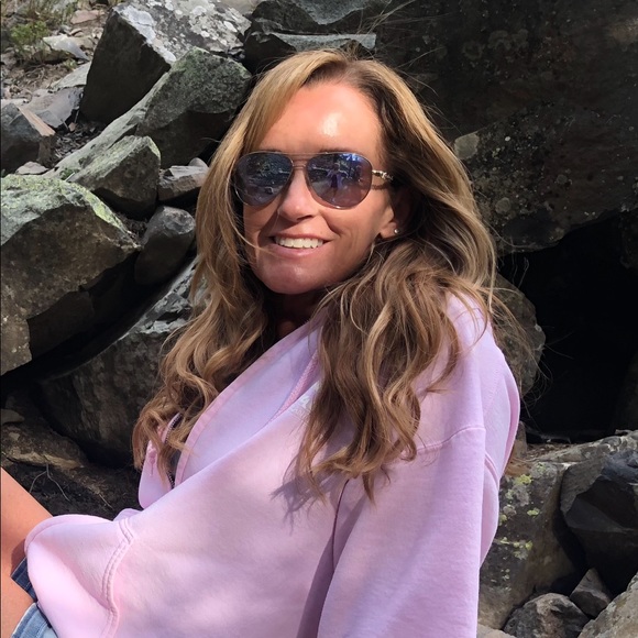 Meet your Posher, Deanna - Picture 2 of 3